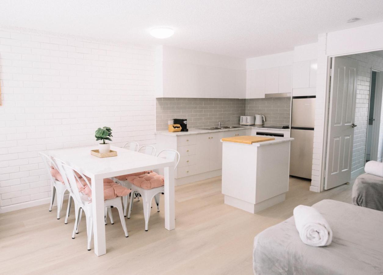 Surfers Paradise- Meters From The Beach! Гоулд Коуст Екстериор снимка