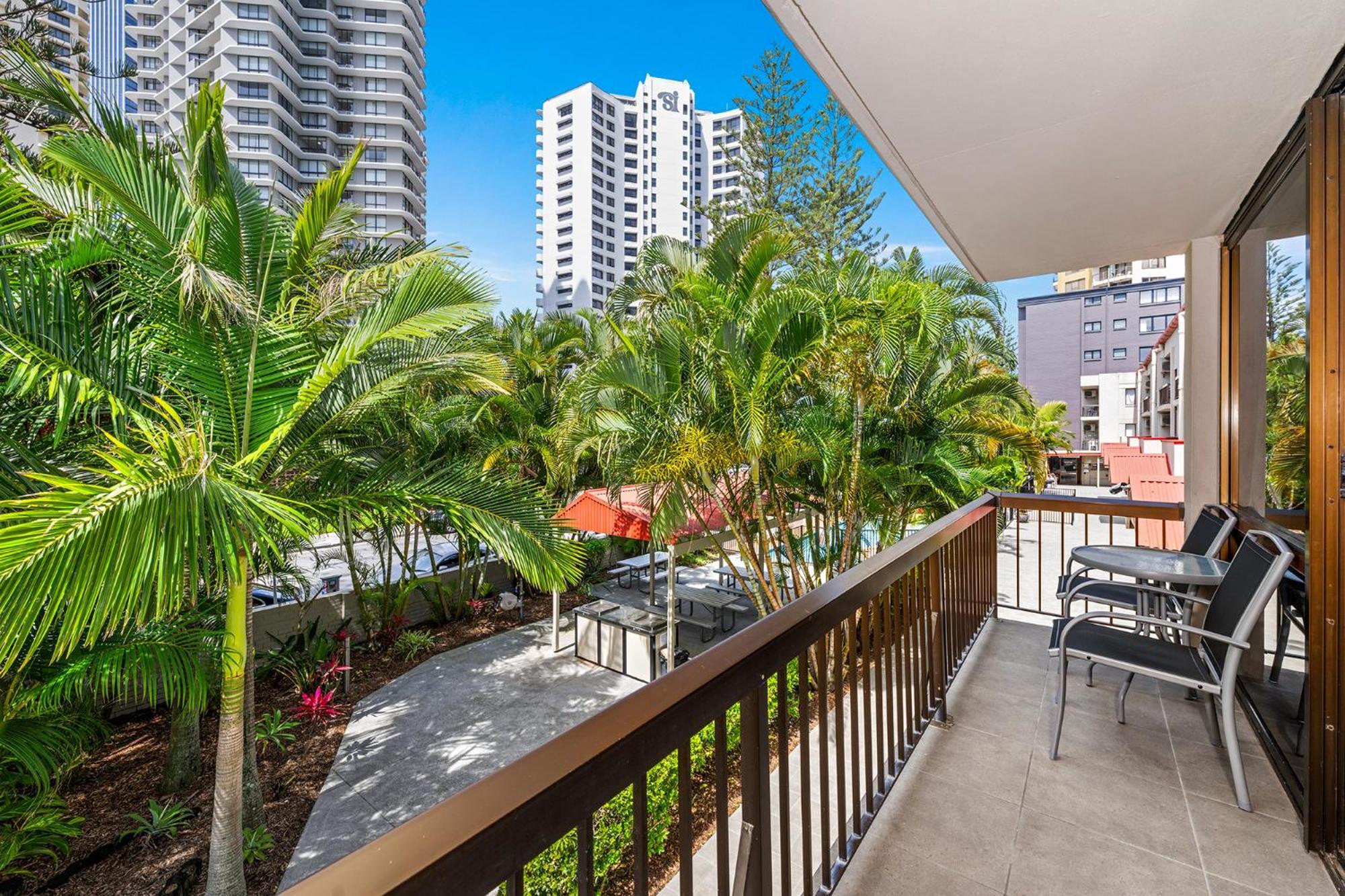 Surfers Paradise- Meters From The Beach! Гоулд Коуст Екстериор снимка